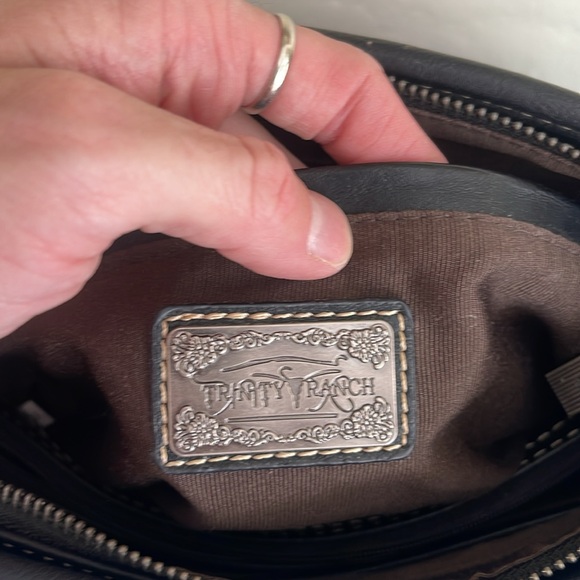 Trinity Ranch western tooled handbag - Picture 6 of 12